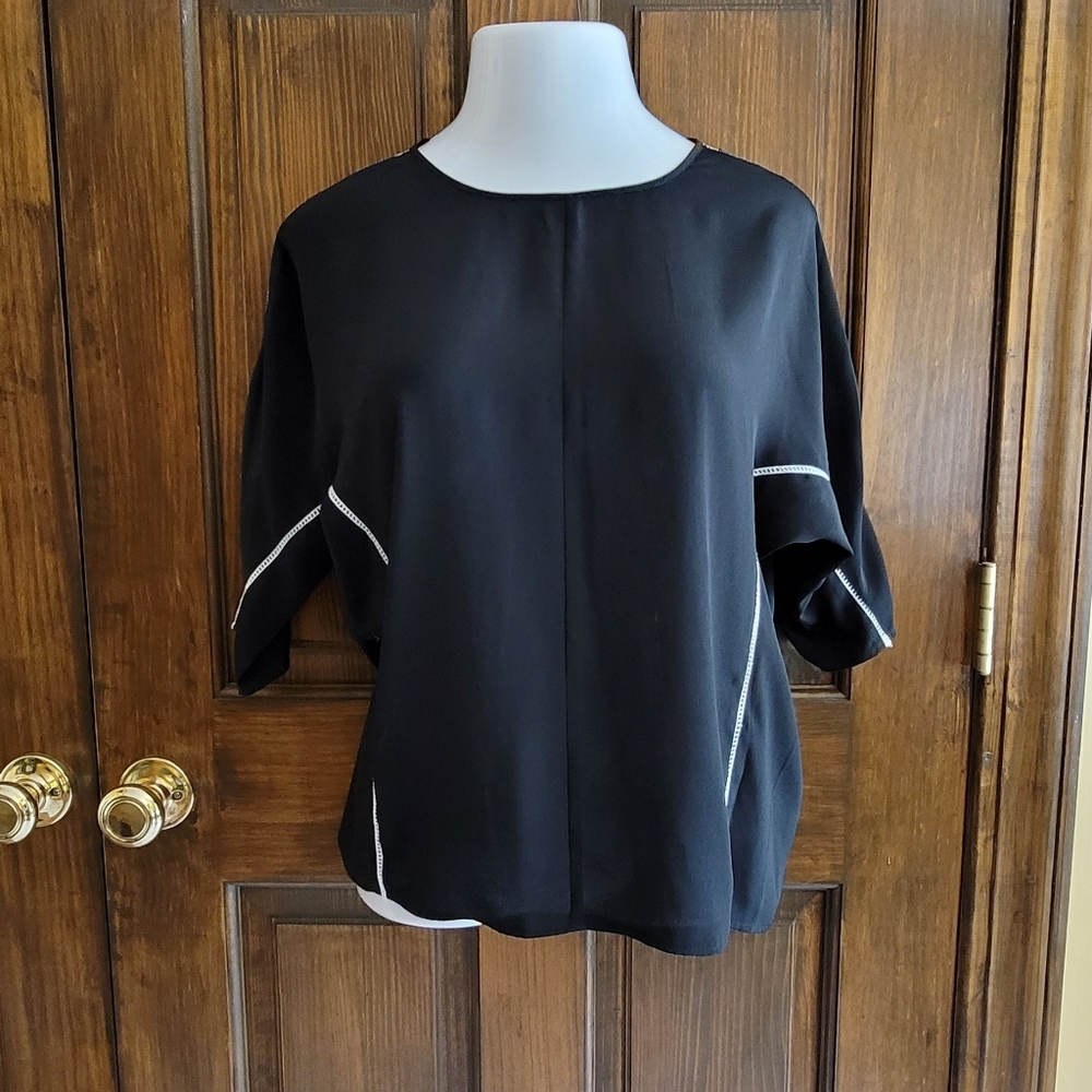 Kensie Black and White Blouse Sz S P2P 22 L 17